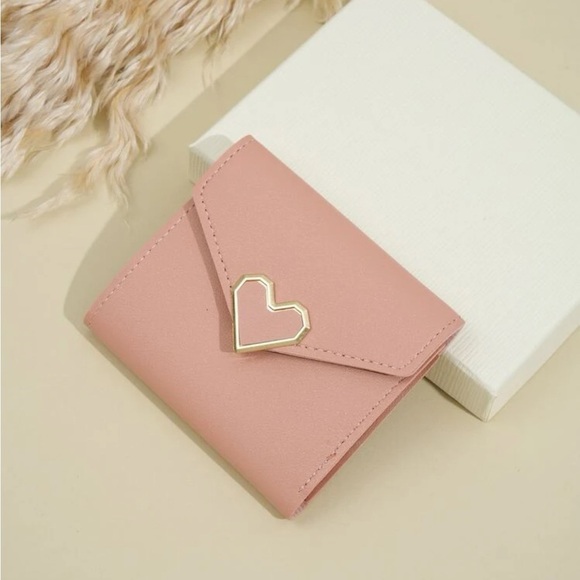 ⚠️Clearance Baby Pink Tri Fold Heart Wallet / Cardholder - Picture 1 of 4